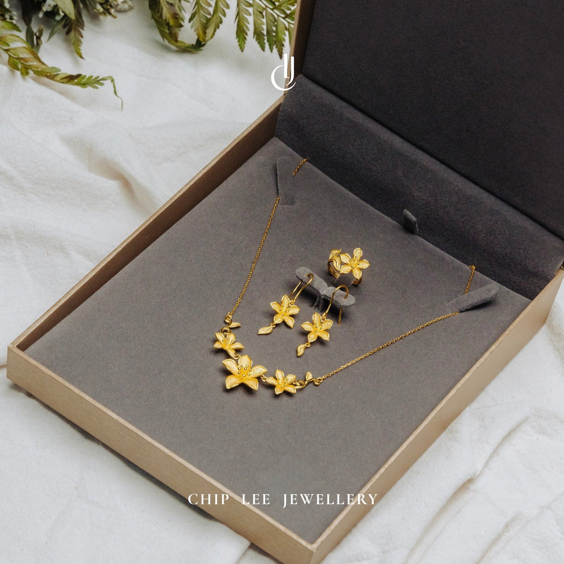 999 24K Gold Flora Necklace with intricate floral detailing in solid gold, offering timeless elegance and refined charm for everyday or special occasions.