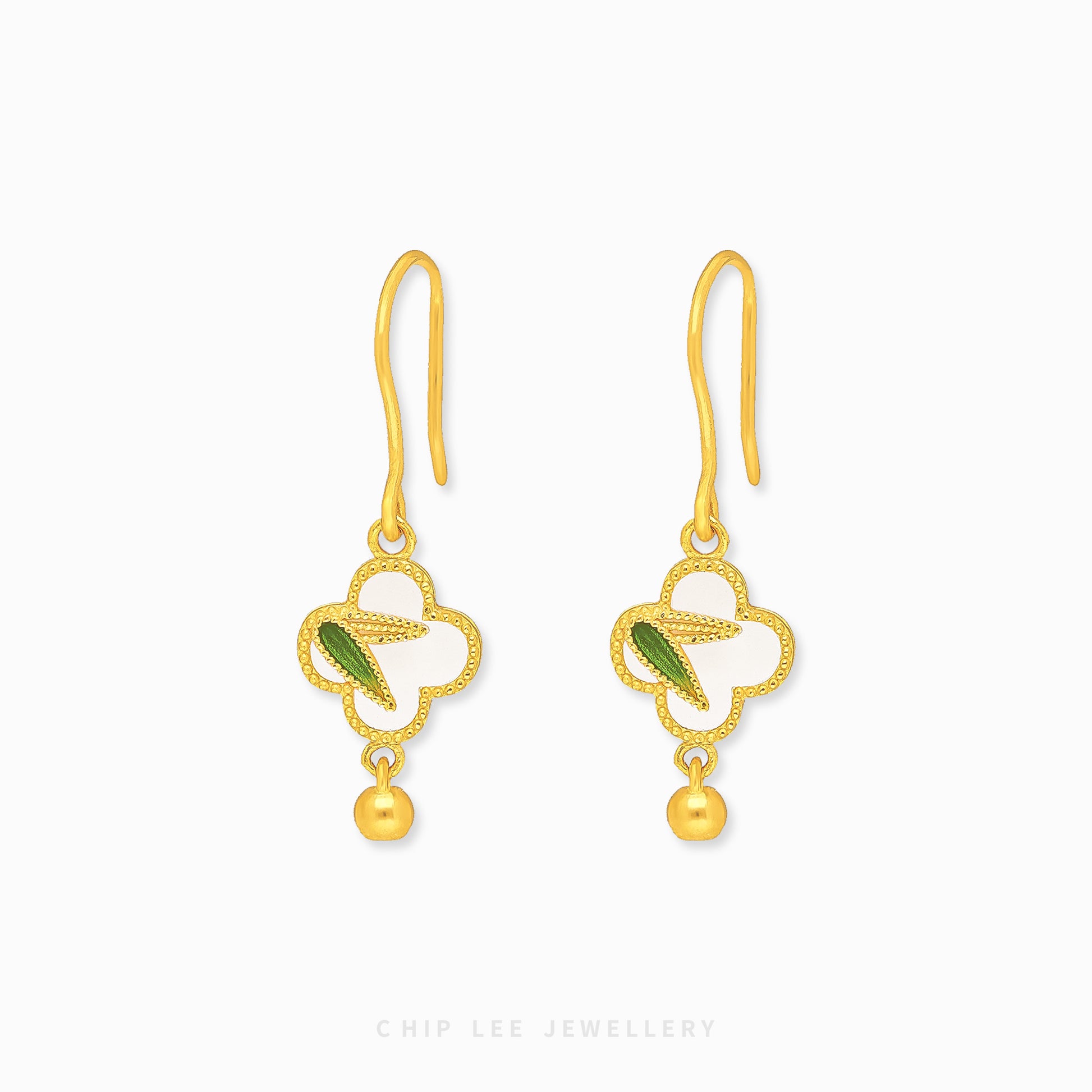 999 pure gold clover earring with He Tian jade, symbolizing luck and timeless elegance in a refined, beautifully crafted jewellery design.