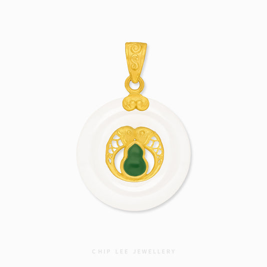 999 Pure Gold He Tian Jade Pendant with fortune fish and Hu Lu gourd, symbolising prosperity, protection, and certified purity by Chip Lee Jewellery.