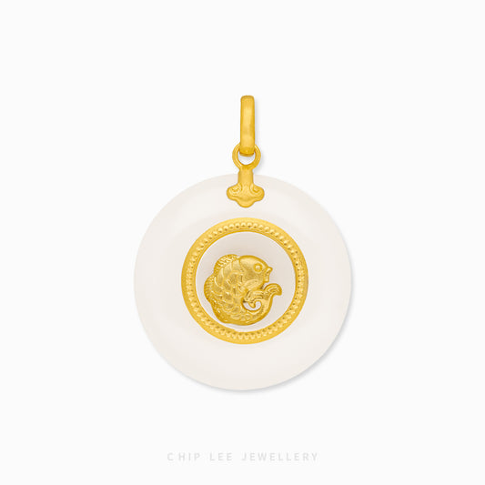 999 pure gold fortune fish pendant with spinning He Tian jade, symbolizing prosperity, abundance, and timeless craftsmanship in elegant jewellery.