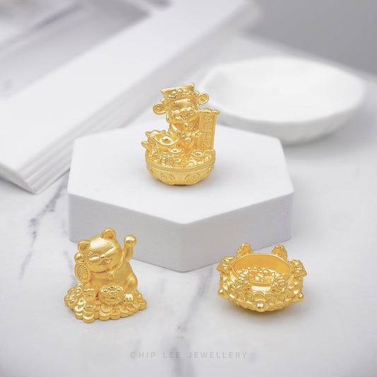 999 pure gold Fortune Cat Figurine by Chip Lee Jewellery, symbolising good luck, prosperity and cultural heritage with elegant detailing
