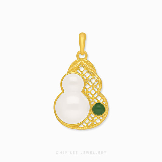999 pure gold Hu Lu gourd pendant with He Tian jade, symbolizing health, protection, and longevity in a finely crafted traditional design.