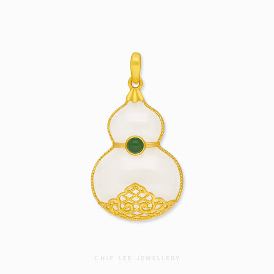 999 pure gold Hu Lu (gourd) pendant with He Tian jade, symbolizing health and protection in a finely crafted traditional jewellery design.