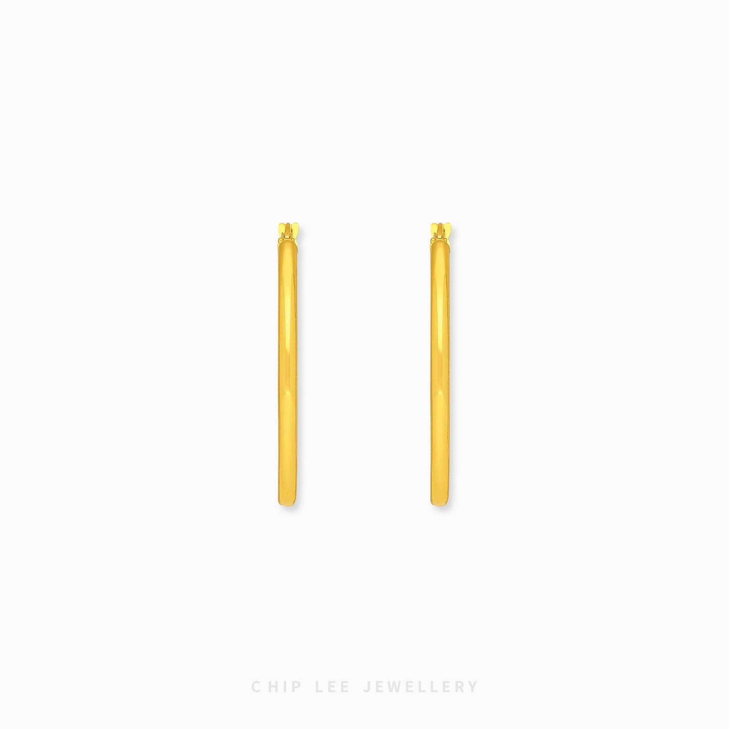 Classic Oval Hoop Earrings 2 in 916 gold with a sleek oval silhouette, timeless design by Chip Lee Jewellery Singapore for everyday elegance.
