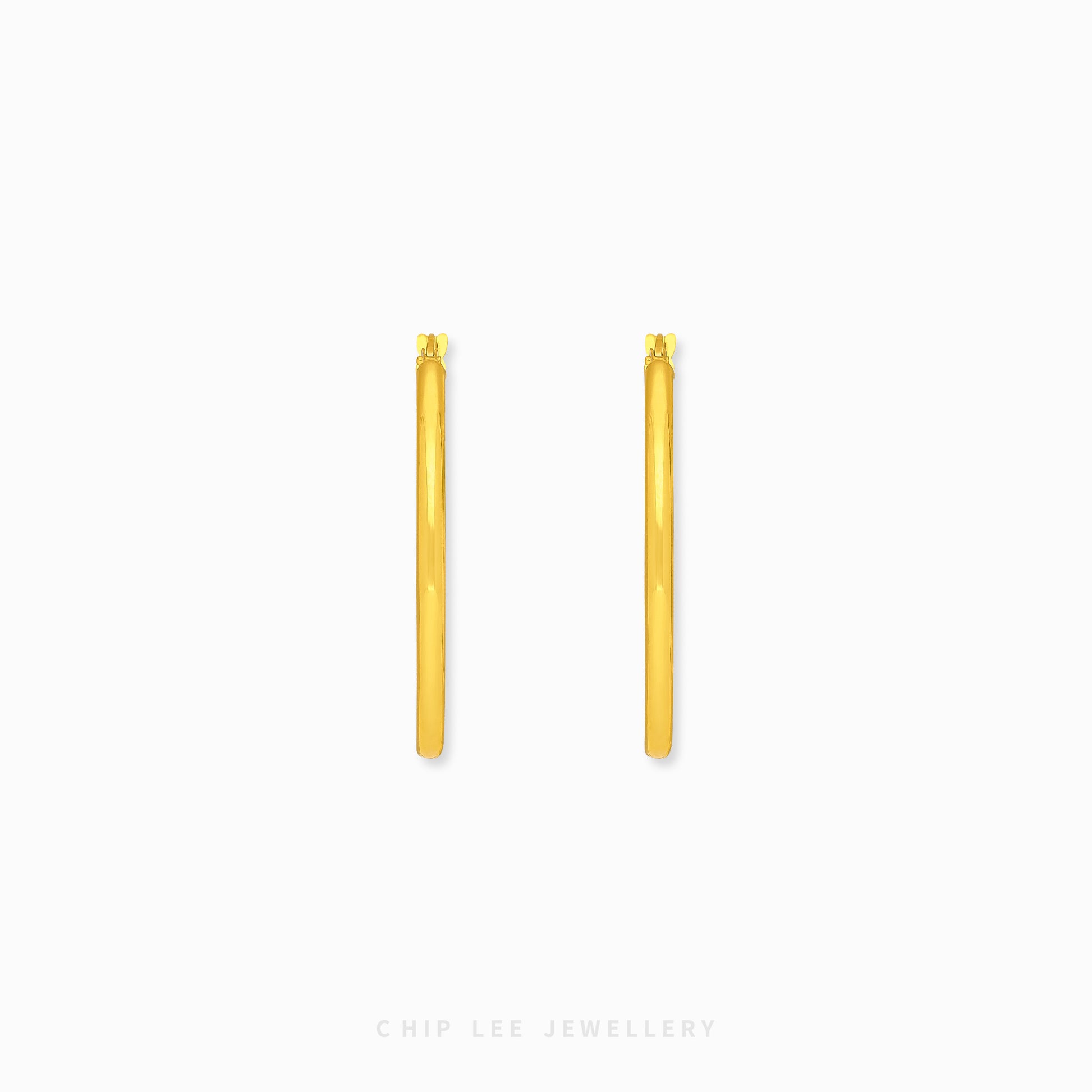 Classic Oval Hoop Earrings 2 in 916 gold with a sleek oval silhouette, timeless design by Chip Lee Jewellery Singapore for everyday elegance.