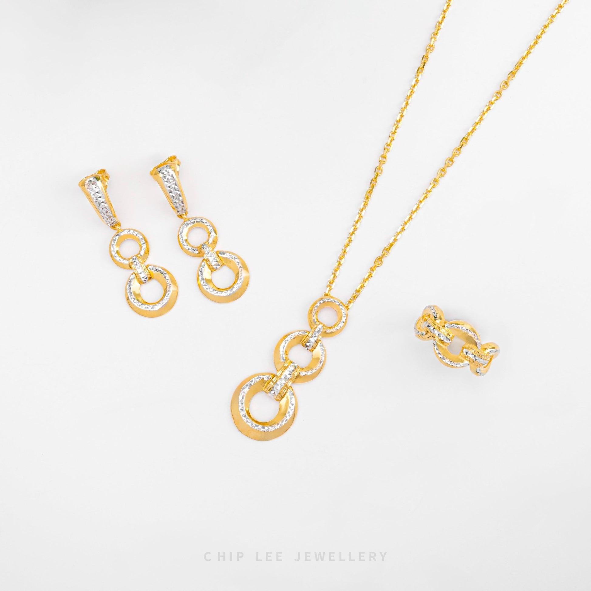 Duo Tone Oracle Setwith interlocking matte and high-polish gold links in 916 gold by Chip Lee Jewellery Singapore