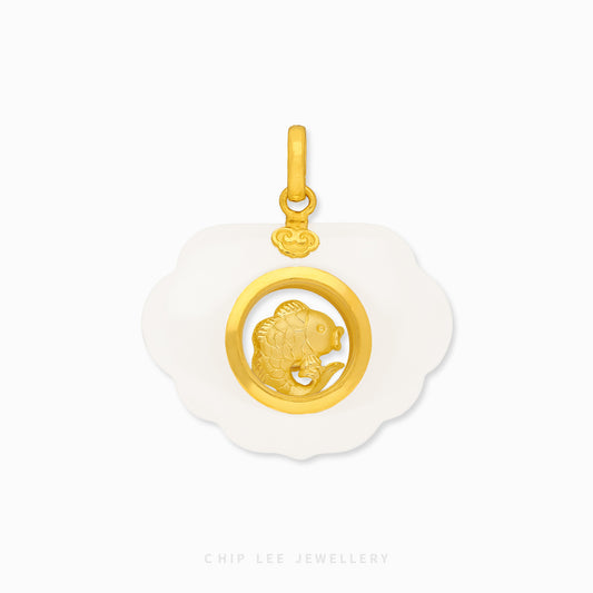 999 Gold Cloud Spinning Fortune Fish Pendant with He Tian jade. A certified piece symbolising luck, abundance, and traditional Chinese prosperity.