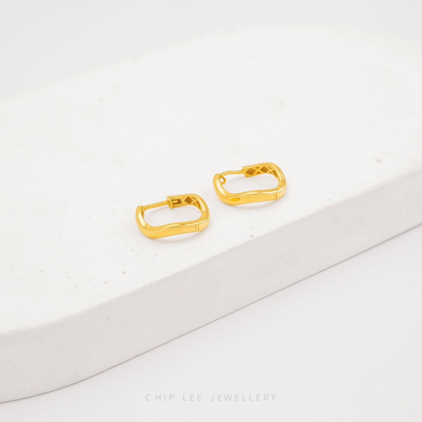 Gleam Curve Hoop Earrings in 916 gold, gently curved statement hoops by Chip Lee Jewellery Singapore