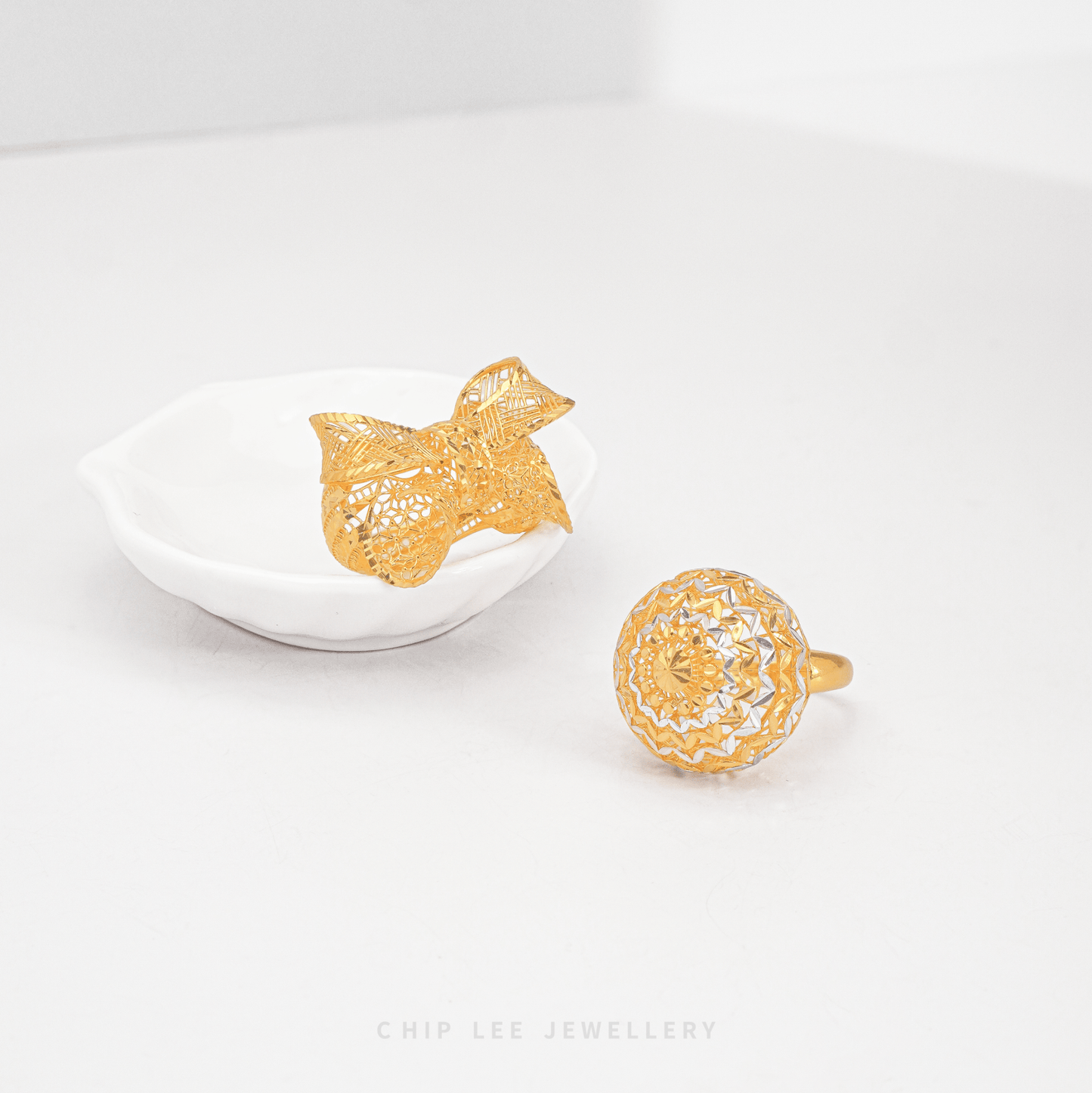 Bold Oracle Ring
