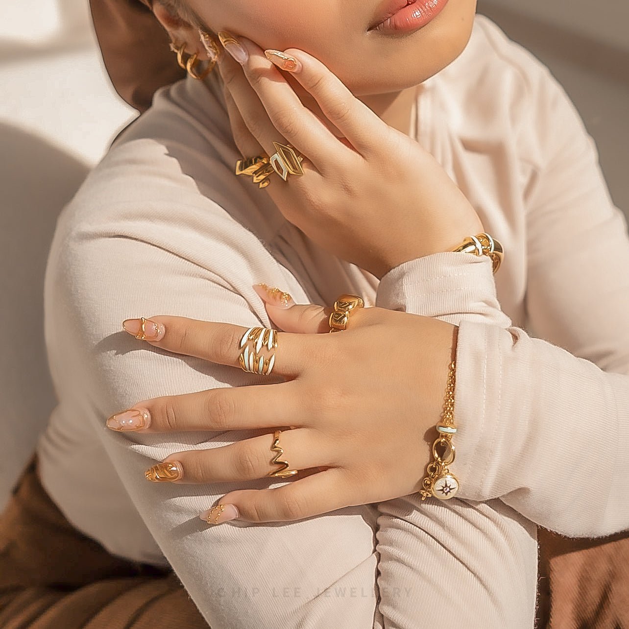 Turquoise White Enameled Wings Ring in 916 gold, hallmarked in Singapore for certified purity and authenticity.