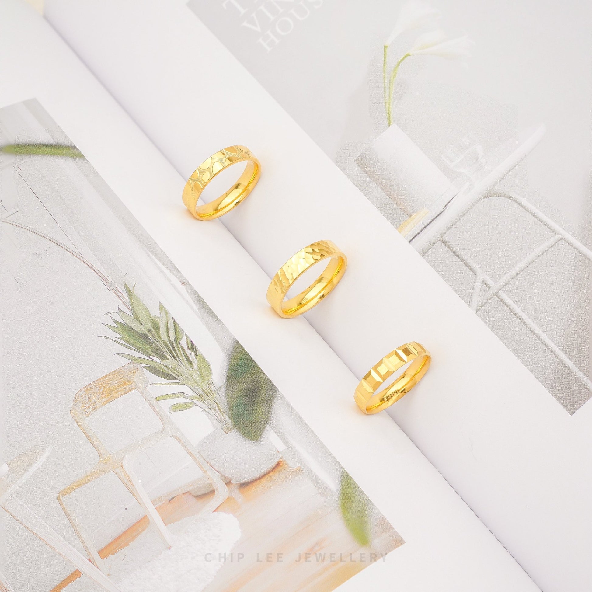 classic solid gold ring set with textured pattern in 916 gold (22K), crafted by Chip Lee Jewellery Singapore