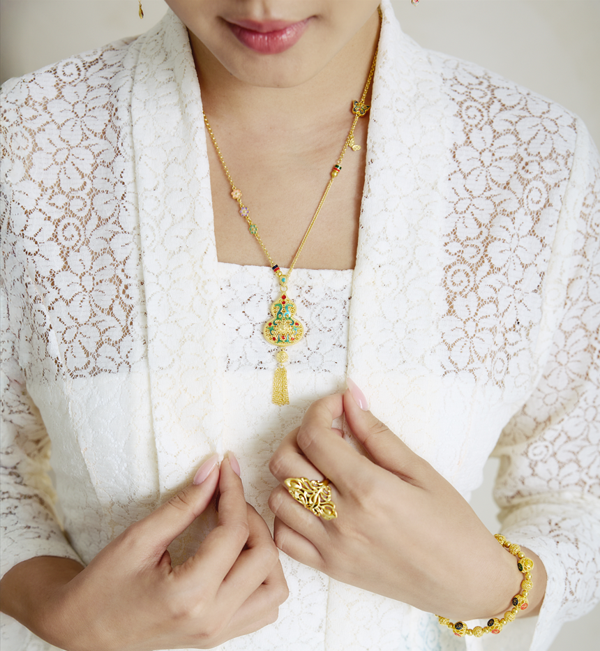 Experience the charm of Gu Fa Jin—handcrafted 999 gold with antique textures and rich cultural significance.