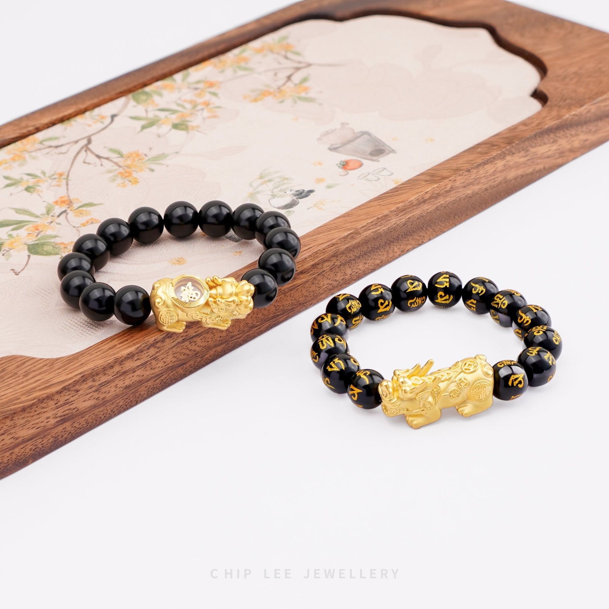 Close-up of 999 Pure Gold 财源广进 Tiger Eye Pixiu Bracelet featuring a gold Pixiu charm and tiger eye beads on display.