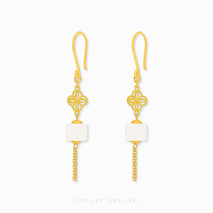 999 pure gold clover dangling earring with He Tian jade, symbolizing luck and timeless elegance in a refined, beautifully crafted jewellery design.