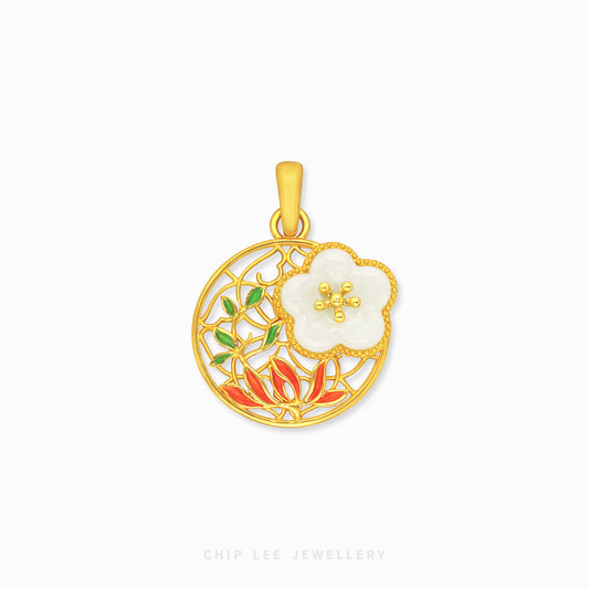 Elegant floral jade pendant in pure gold with smooth Hetian jade stone
