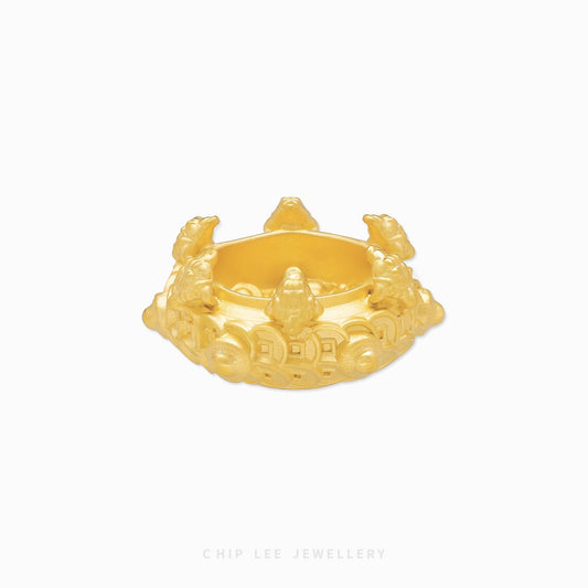 999 pure gold Fortune Treasure Basin (聚寶盆) figurine by Chip Lee Jewellery, symbolising wealth gathering, abundance, and prosperity with refined detail.