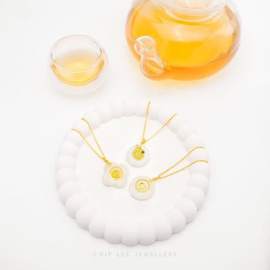 999 Gold Pendant with spinning fortune fish, clover, and He Tian jade. A certified symbol of luck and prosperity by Chip Lee Jewellery.