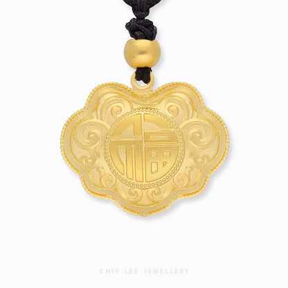 A 999 pure gold necklace with a rope chain and a cloud-shaped gold pendant, displayed against a white background.