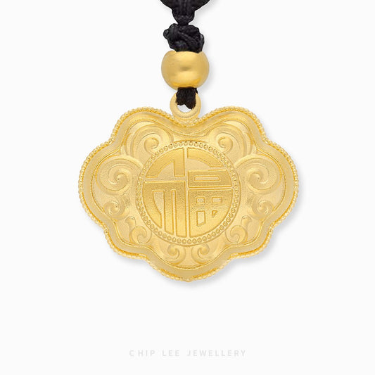 A 999 pure gold necklace with a rope chain and a cloud-shaped gold pendant, displayed against a white background.