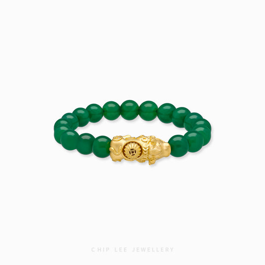 Close-up of 999 Pure Gold Green Agate Pixiu Bracelet with green agate beads and gold Pixiu charm on display.