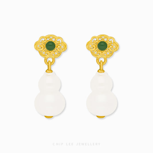 999 pure gold Hu Lu gourd dangling earring with He Tian jade, symbolizing health, protection, and elegant tradition in a graceful jewellery design.