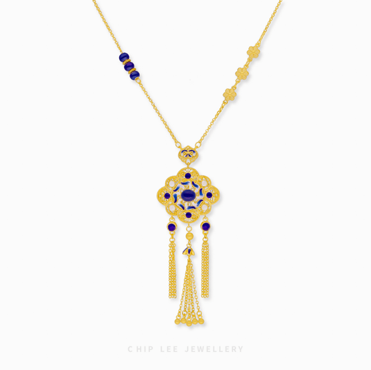 999 Pure Gold Qing Hua Blossom Gu Fa Jin Necklace, inspired by traditional Qing Hua porcelain.