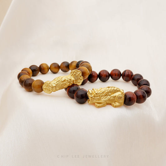 Close-up image of 999 Pure Gold Yellow Tiger Eye Pixiu Bracelet with gold links and yellow tiger eye beads on display