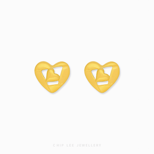 Chip Lee Jewellery Singapore Amor Stud Earrings 916 Gold. Heart-shaped gold studs for women. Romantic, everyday 22K gold jewellery.