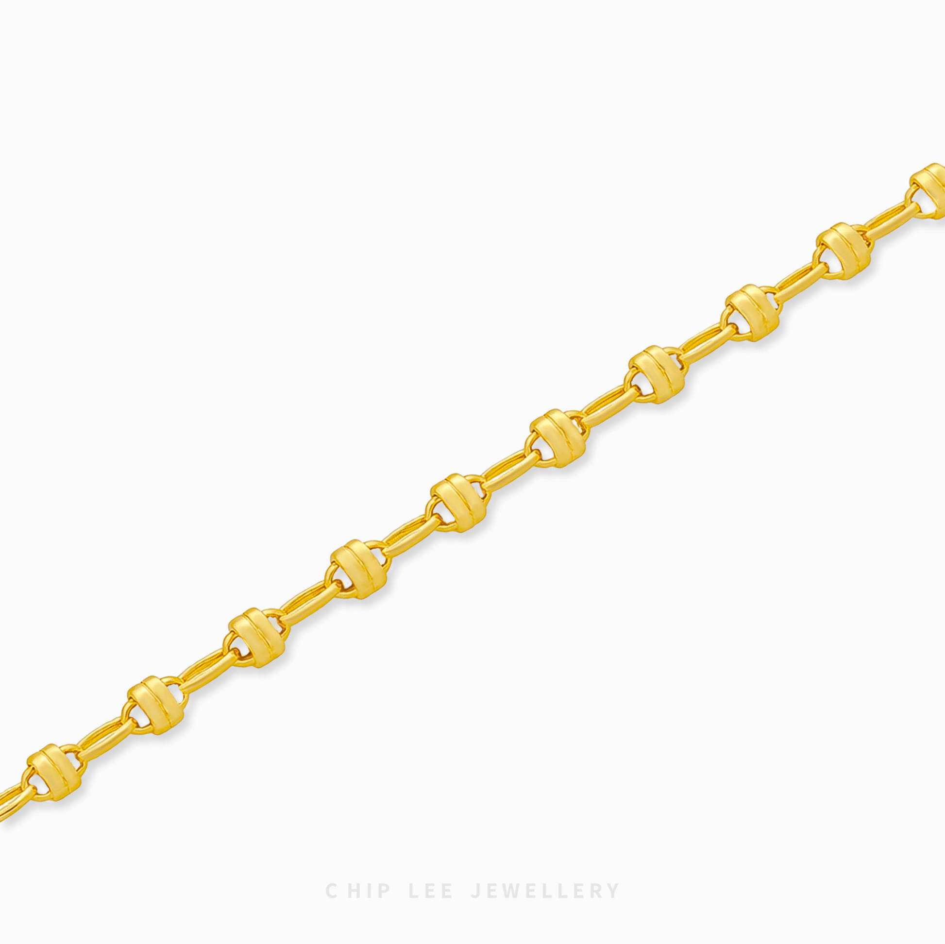 Barrel Link Bracelet with smooth barrel-shaped links, modern elegant women’s jewelry, perfect for daily or special occasion wear