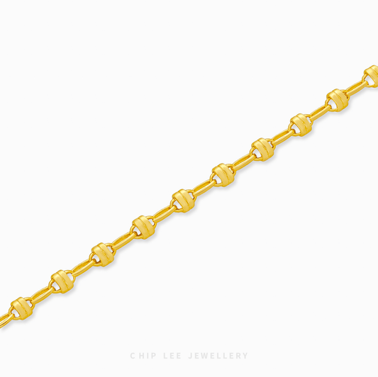 Barrel Link Bracelet with smooth barrel-shaped links, modern elegant women’s jewelry, perfect for daily or special occasion wear