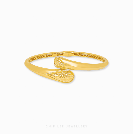 Bypass Teardrop Bangle in 916 gold