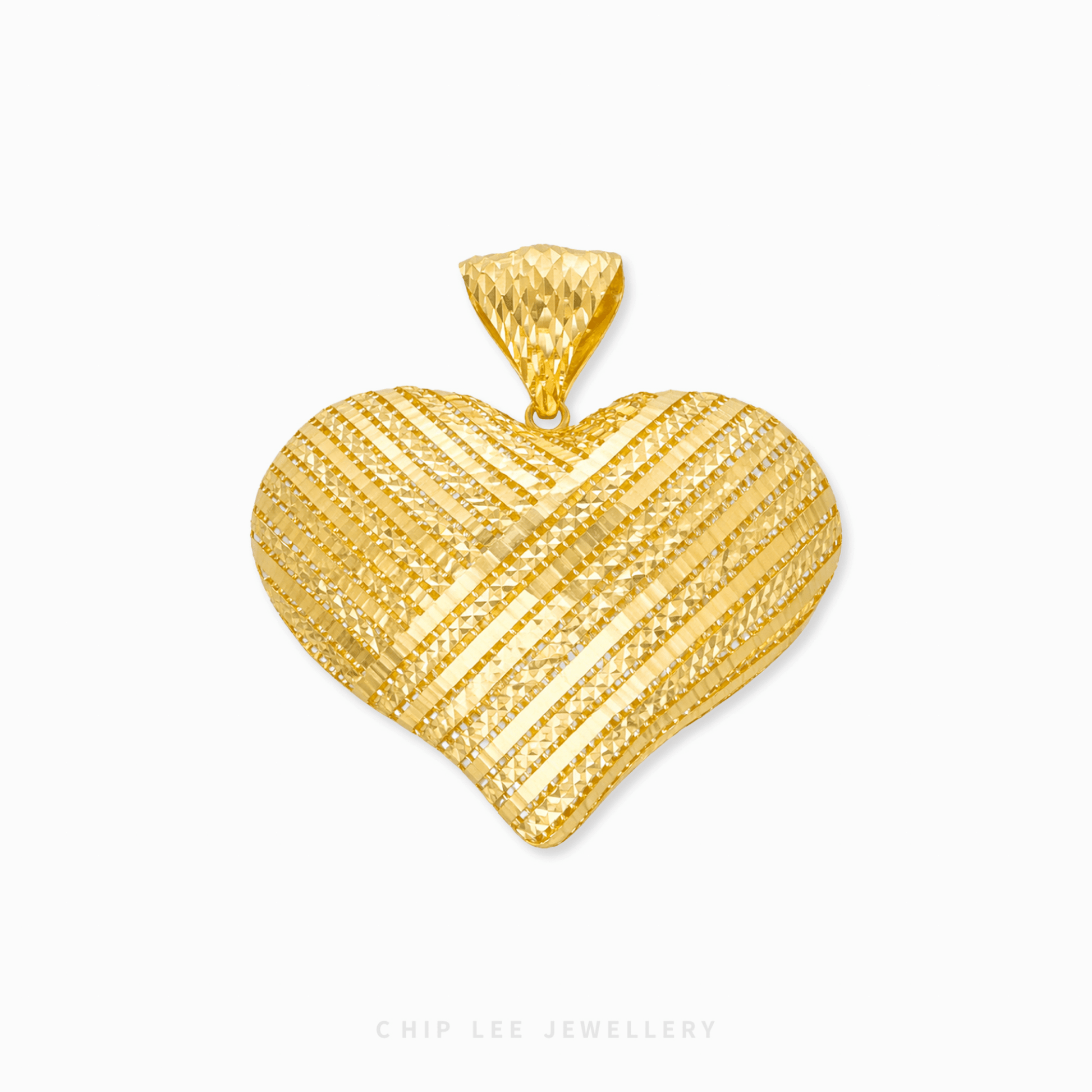 Chunky textured heart pendant with sculpted bold design, modern women’s statement jewelry for everyday or layering wear