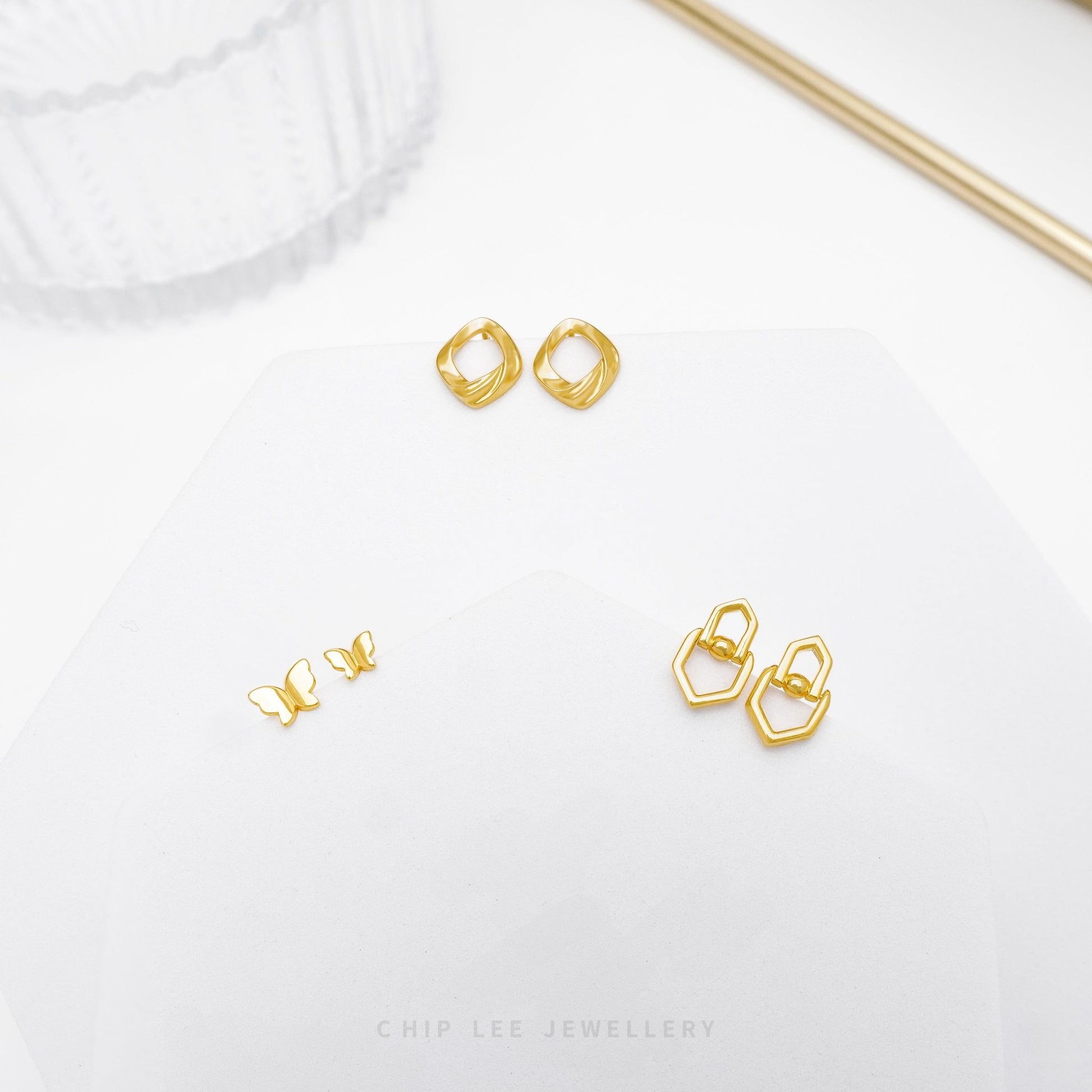 Chip Lee Jewellery Classic Stud Earring. 916 Gold (22K) simple, round button stud earrings. Certified pure gold jewelry for daily wear.