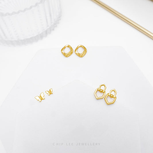 Chip Lee Jewellery Classic Stud Earring. 916 Gold (22K) simple, round button stud earrings. Certified pure gold jewelry for daily wear.