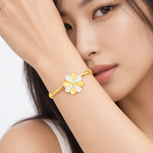 Daisy Statement Bangle
