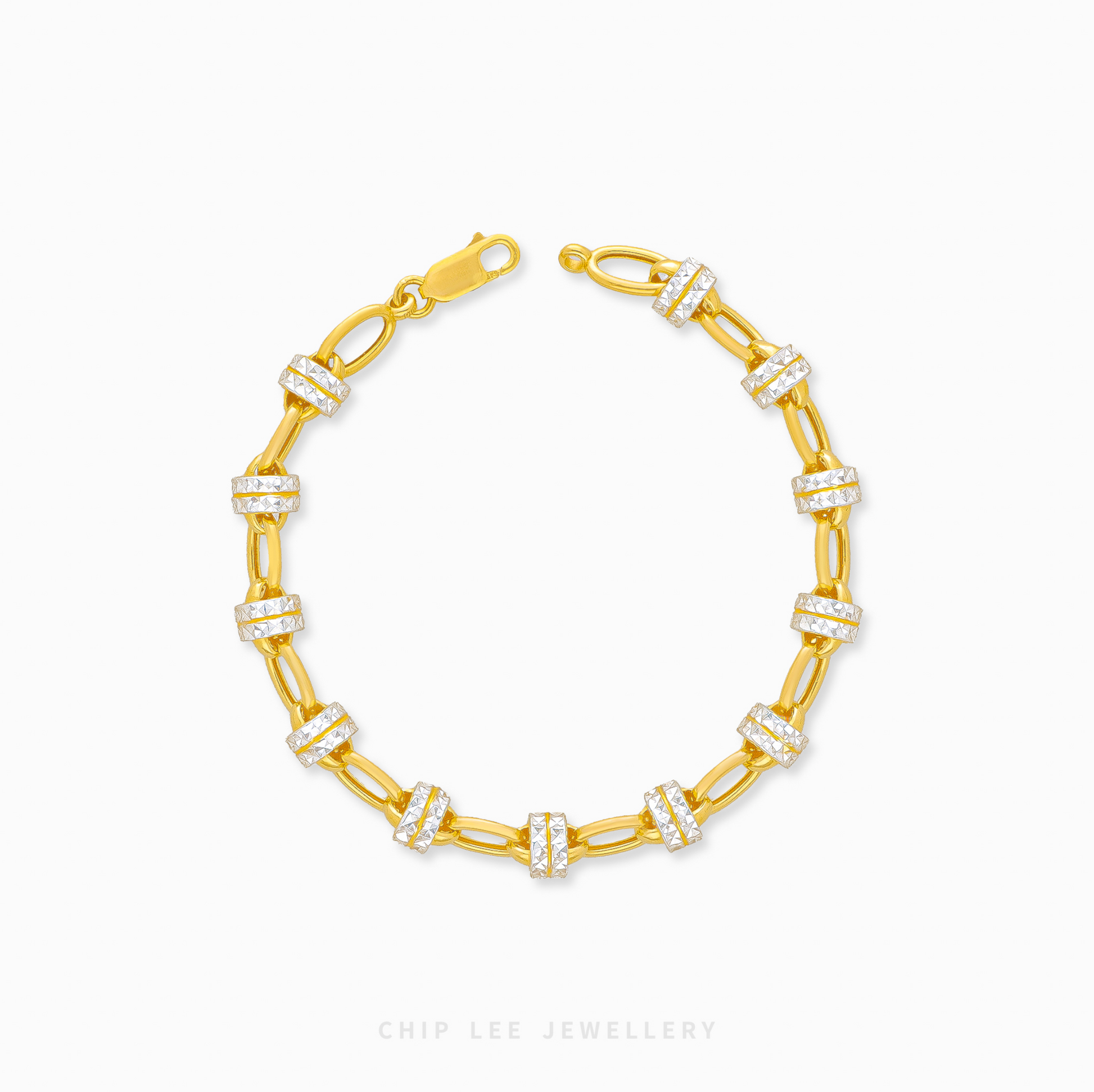 916 gold two tone barrel chain bracelet close-up