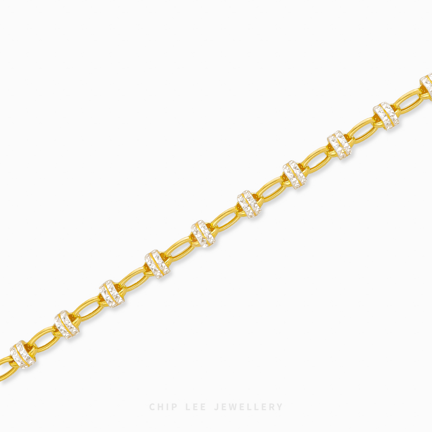 916 gold two tone barrel chain bracelet close-up