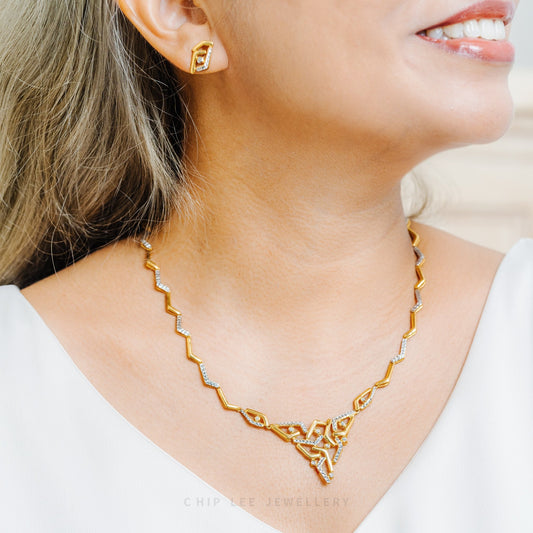 Chip Lee Jewellery Duo Tone Greco Set. Bold 916 Gold (22K) geometric studs with Turkish design and modern two-tone contrast finish. Certified SG gold.
