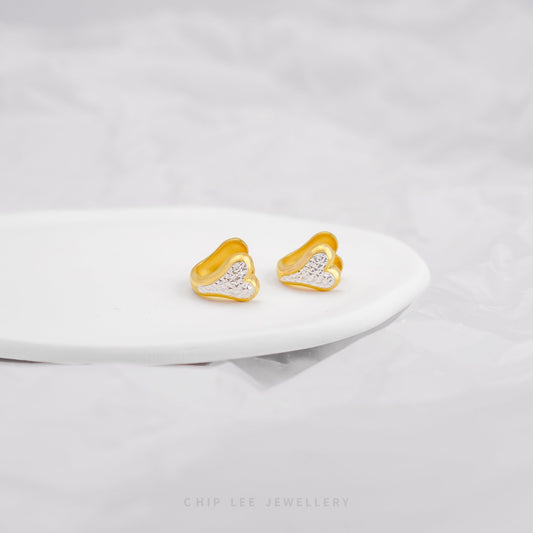 Chip Lee Jewellery Singapore Duo Tone Heart Studs. 916/22K dual-color gold earrings, elegant heart design. Certified Singapore jewelry gift.