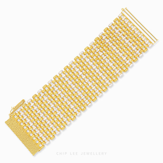 A bold play of contrast and texture, the Duo Tone Lattice Bracelet features an intricate woven lattice design in radiant yellow and white tones.