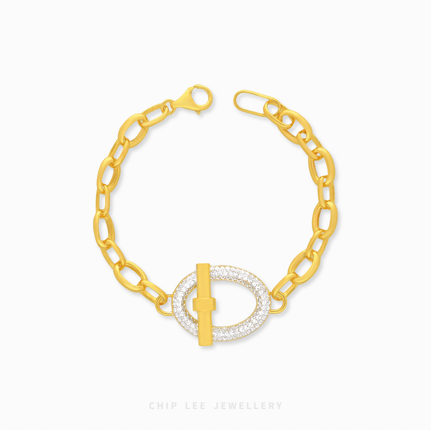916 gold toggle chain bracelet close-up modern design
