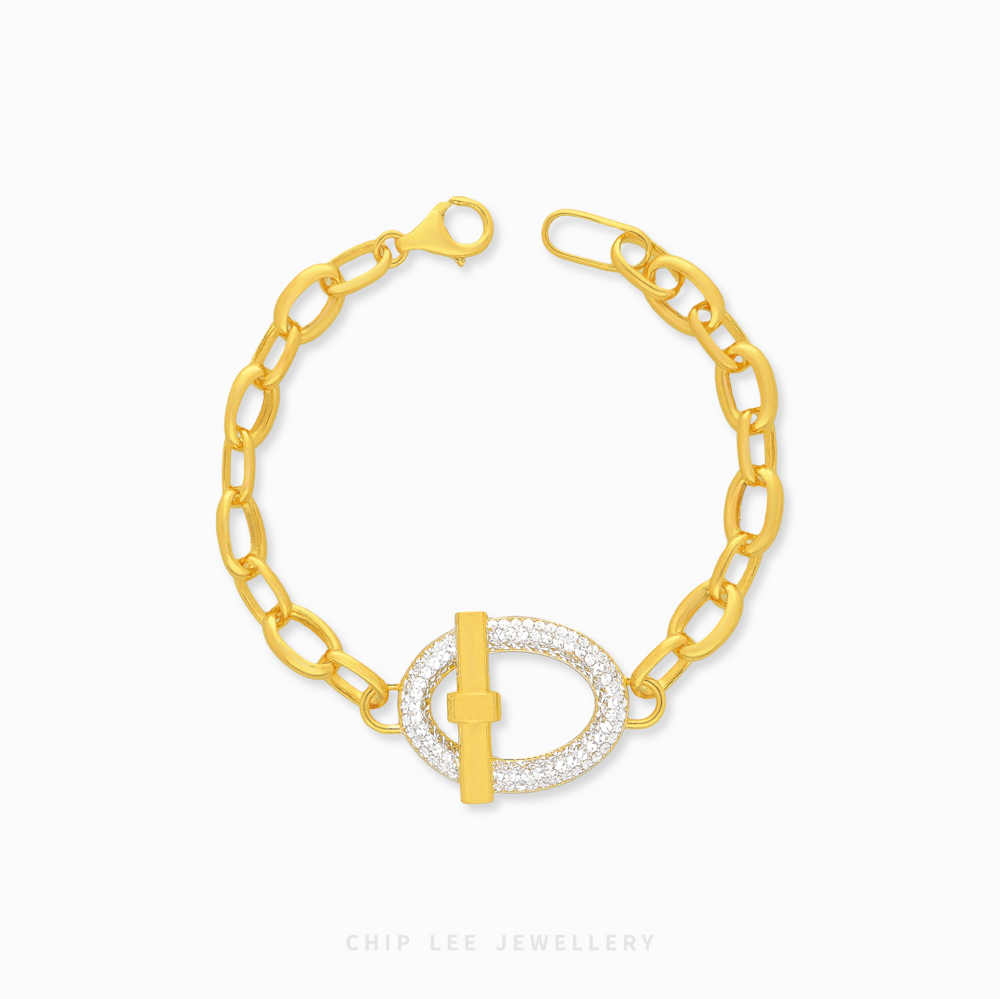 916 gold toggle chain bracelet close-up modern design