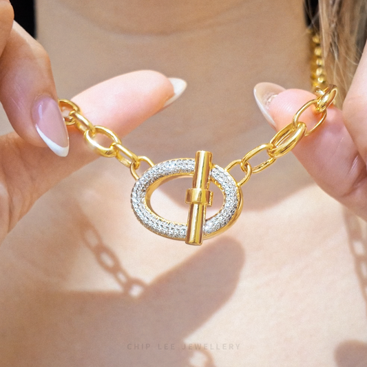 Modern toggle chain necklace with bold link design