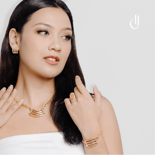 Chip Lee Jewellery Duo Tone Trinity Set. Heavyweight 916 Gold (22K) trinity knot studs with modern two-tone finish. Certified pure gold SG jewelry.