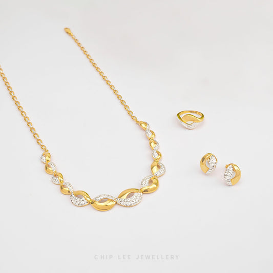 Chip Lee Jewellery Duo Tone Turkey Studs. Bold 916 Pure Gold (22K) earrings with a modern two-tone contrast design. Certified Singapore gold studs.