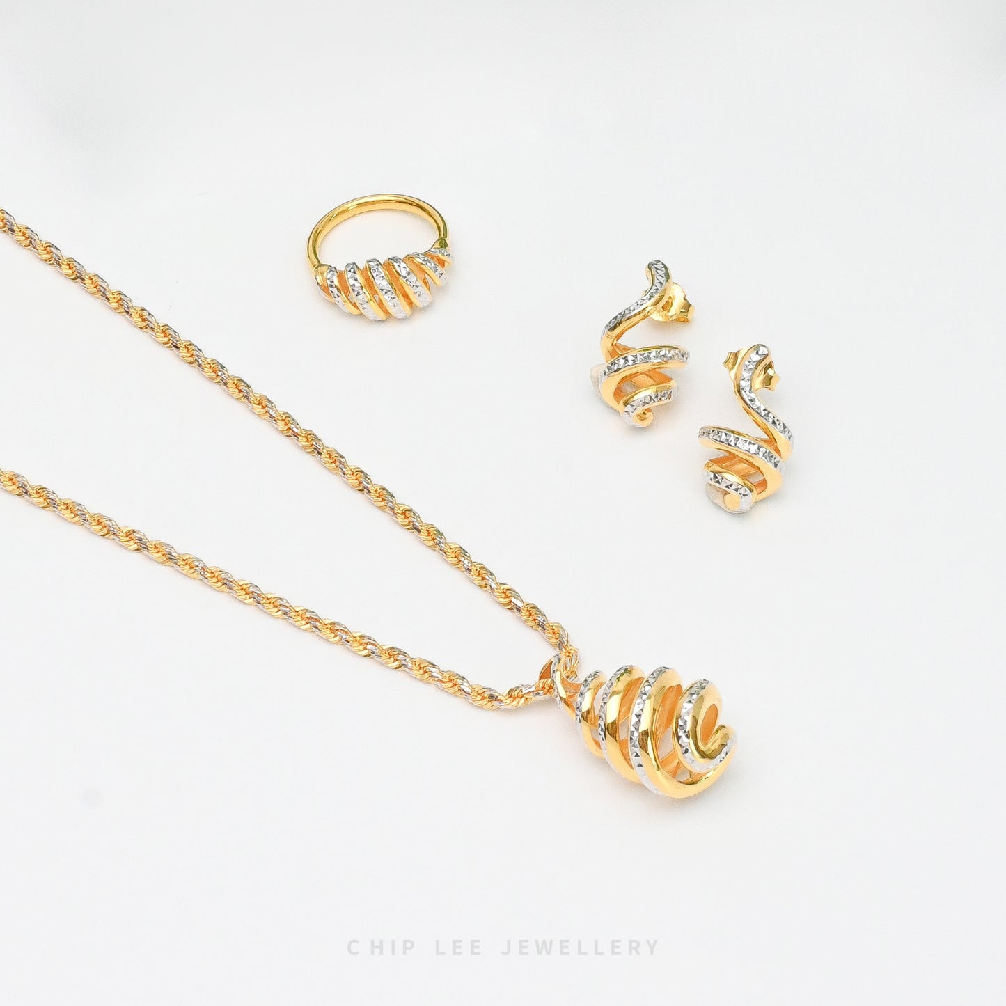 Duo Tone set with alternating yellow and white gold links in 916 gold by Chip Lee Jewellery Singapore