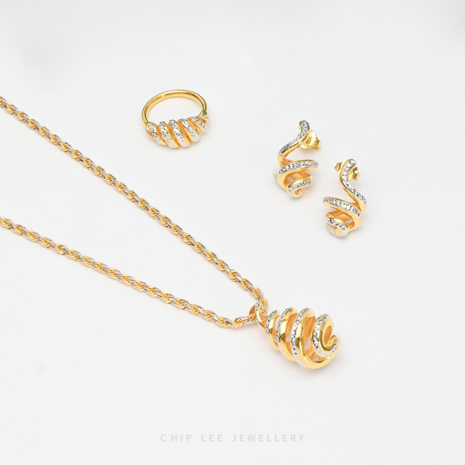 Duo Tone set with alternating yellow and white gold links in 916 gold by Chip Lee Jewellery Singapore