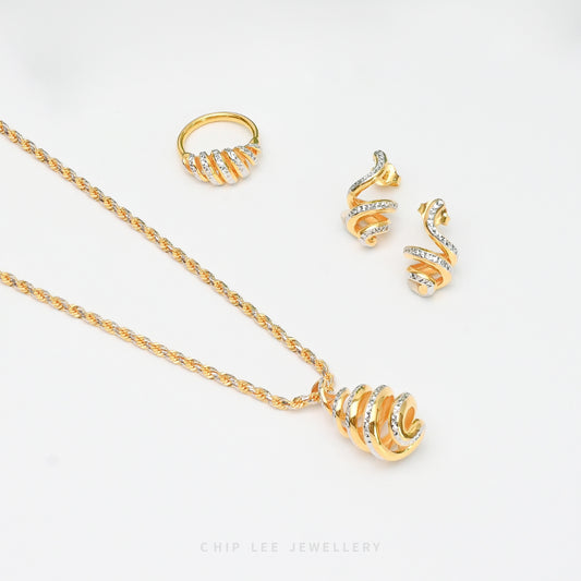 Duo Tone set with alternating yellow and white gold links in 916 gold by Chip Lee Jewellery Singapore
