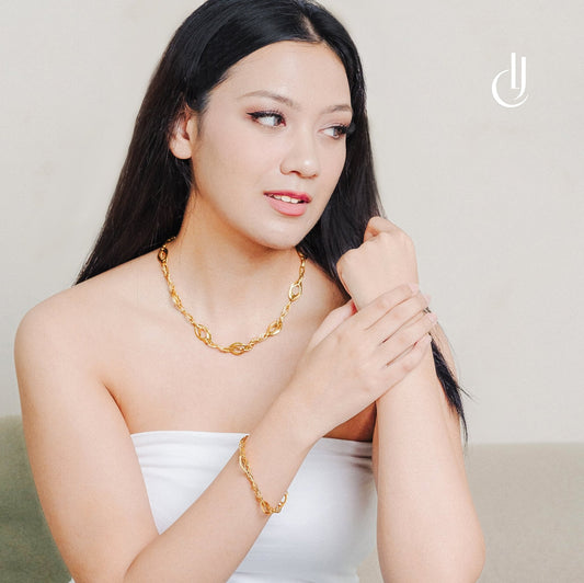 Fancy Link Chain Necklace with uniquely designed interlocking links in 916 gold by Chip Lee Jewellery Singapore