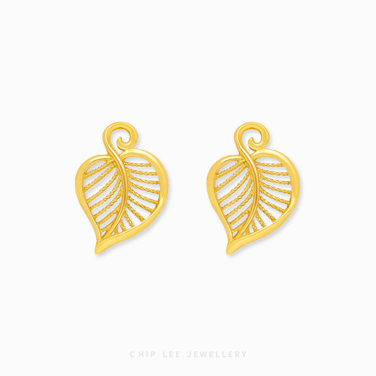 Chip Lee Jewellery Flora Studs. Intricate 916 Gold (22K) leaf and petal flower stud earrings. Certified pure gold nature-inspired jewelry SG.